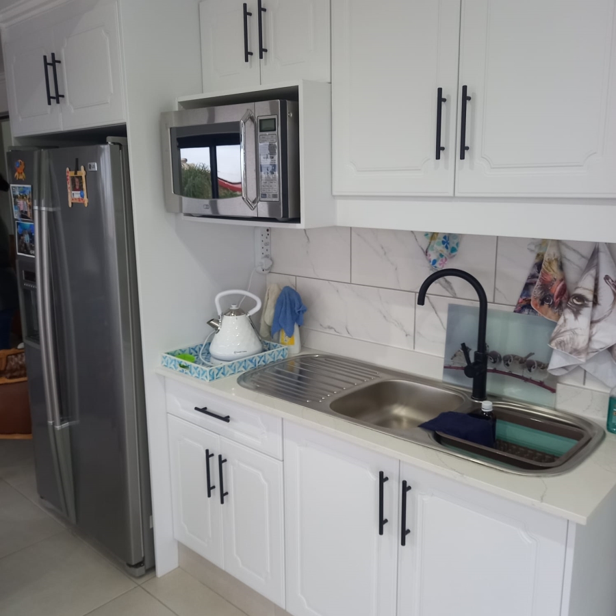 4 Bedroom Property for Sale in Menkenkop Western Cape